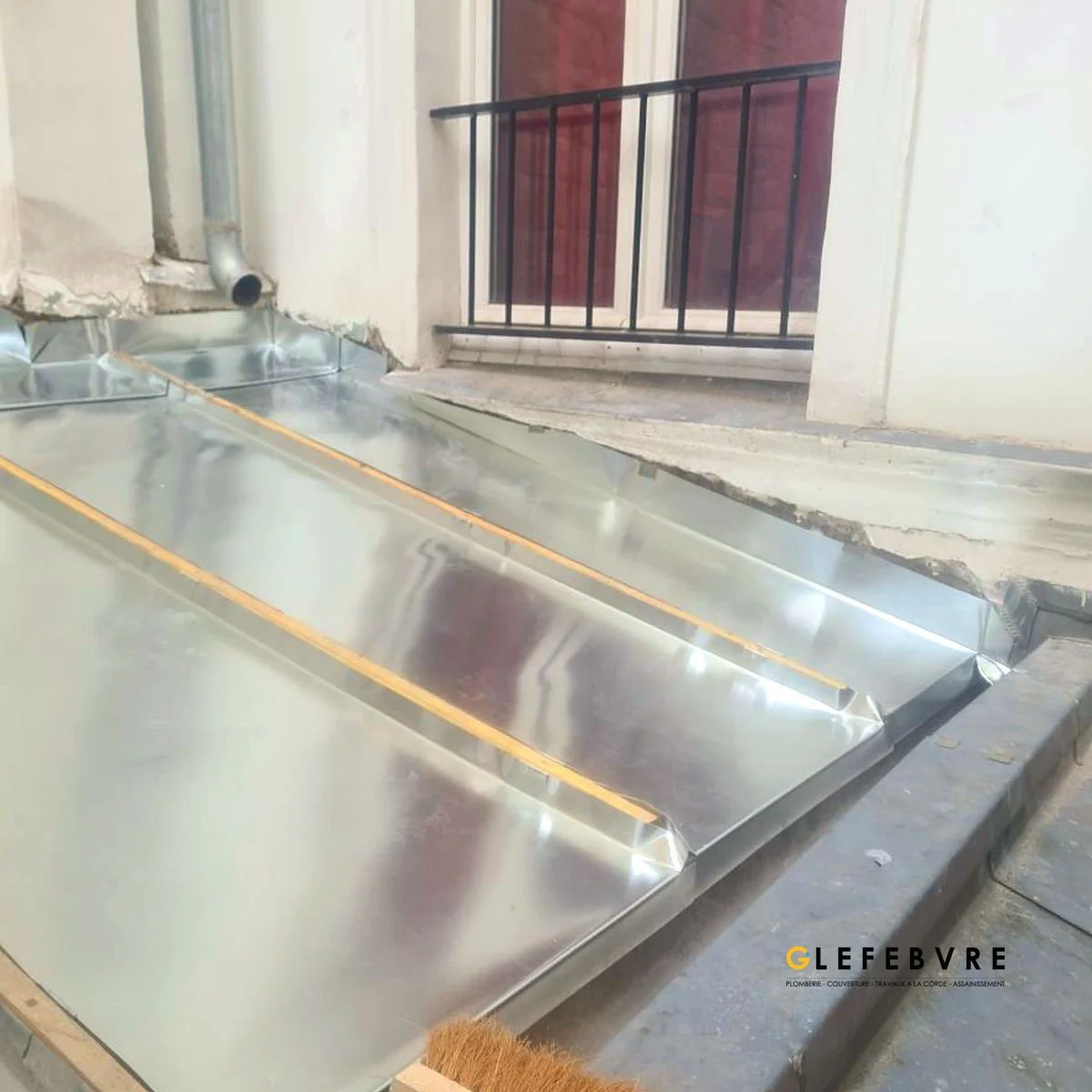 Pose bavette zinc sur balcon